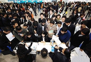 普工招聘信息對(duì)比攻略：薪資、住宿、福利大揭秘
